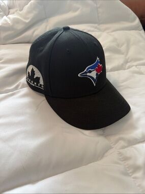 Kith Black Toronto Blue Jays Logo Cap with Red Accent size 7 1/2 fitted new era